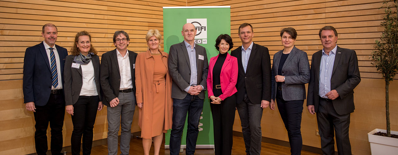 Garant für eine erfolgreiche Zusammenarbeit. Vertreter der Wirtschaftskammer Niederösterreich, des WIFI Niederösterreichs und der niederösterreichischen Wirtschaft. FOTO: Tanja Wagner /images/Content-Bilder_Full-Width/Gruppenfoto_klein.jpg