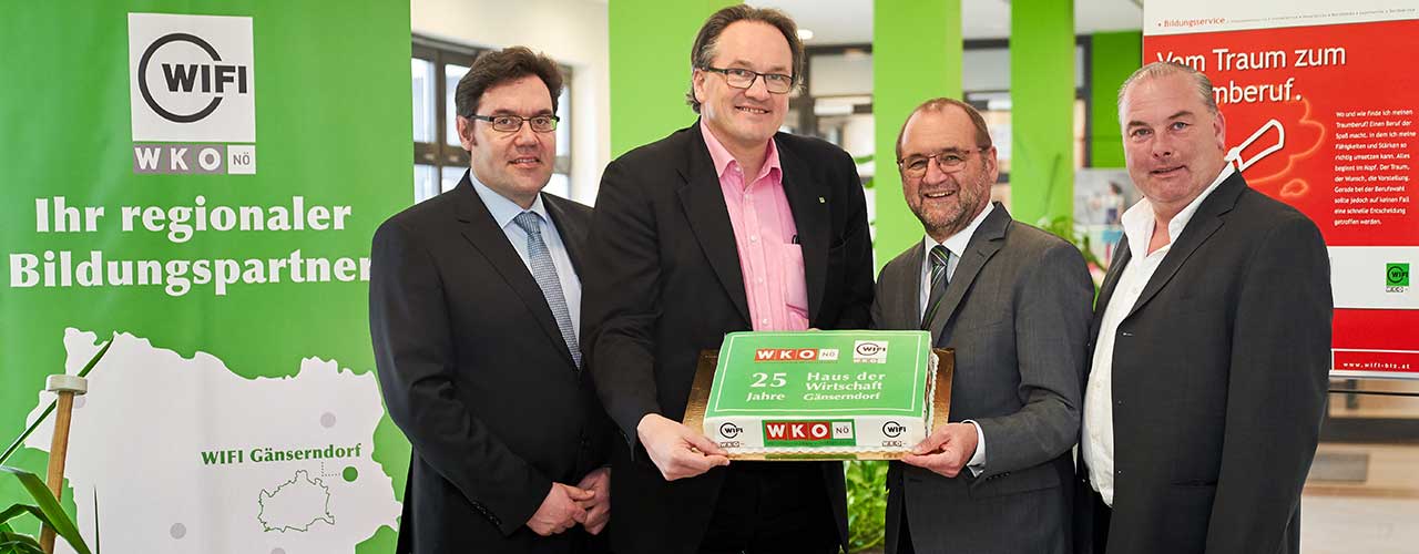 v.l.n.r.: Bezirksstellen-Obmann Ing. Andreas Hager, WIFI-Regionalmanager Erich Stratjel, WIFI-Kurator KommR Gottfried Wieland, WKNÖ-Bezirksstellenleiter Mag. Thomas Rosenberger. (c) Dominik Feitsch 25-Jahre Haus der Wirtschaft in Gänserndorf