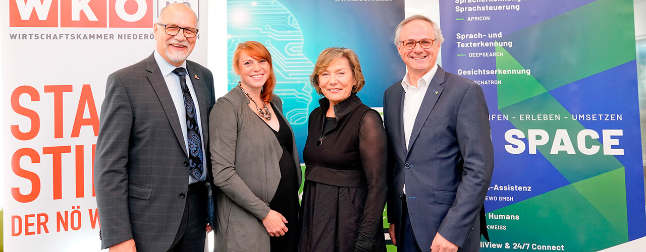 KI-Promoter Günter Schwarz, Innenarchitektin Bianca Schönbichler, WKNÖ-Präsidentin Sonja Zwazl, WIFI-Institutsleiter Andreas Hartl. Foto: Josef Bollwein Eröffnung KI-Space 2019