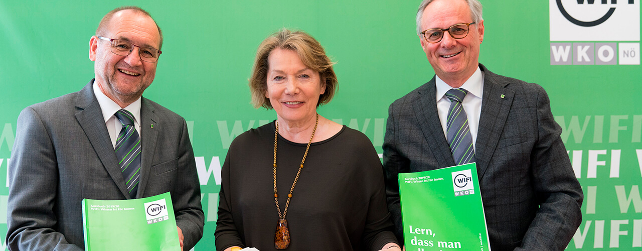 Präsentierten das WIFI-Kursbuch 2019/20: WIFI-Kurator Gottfried Wieland, WKNÖ-Präsidentin KommR Sonja Zwazl und WIFI-Institutsleiter Mag. Andreas Hartl. Foto: Josef Bollwein WIFI Kursbuch 2019/20 Präsentation