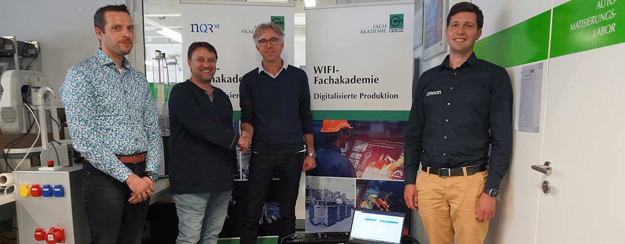V.l.: Michael Zobl und Franz Langwieser (beide WIFI), Jürgen Holzapfel-Epstein, Business Developer bei Omron und Gernot Ritter, Applications-Engineer bei Omron.