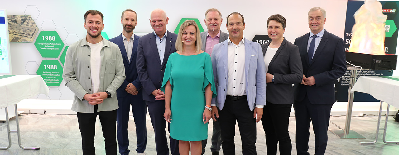 v.l.: Amin Motalebi, Christian Reinhardt, Klaus Niedl, Moderatorin und WIFI NÖ-Institutsvorstandsmitglied Monika Racek, Joseph Riedinger, Michael Meixner, WIFI NÖ-Institutsleiterin Michaela Vorlaufer, WKNÖ-Vizepräsident und WIFI NÖ-Institutsvorstandsvorsitzender Christian Moser bei der Cybersecurity & der Faktor Mensch Konferenz im WIFI NÖ. Fotocredit: WIFI NÖ