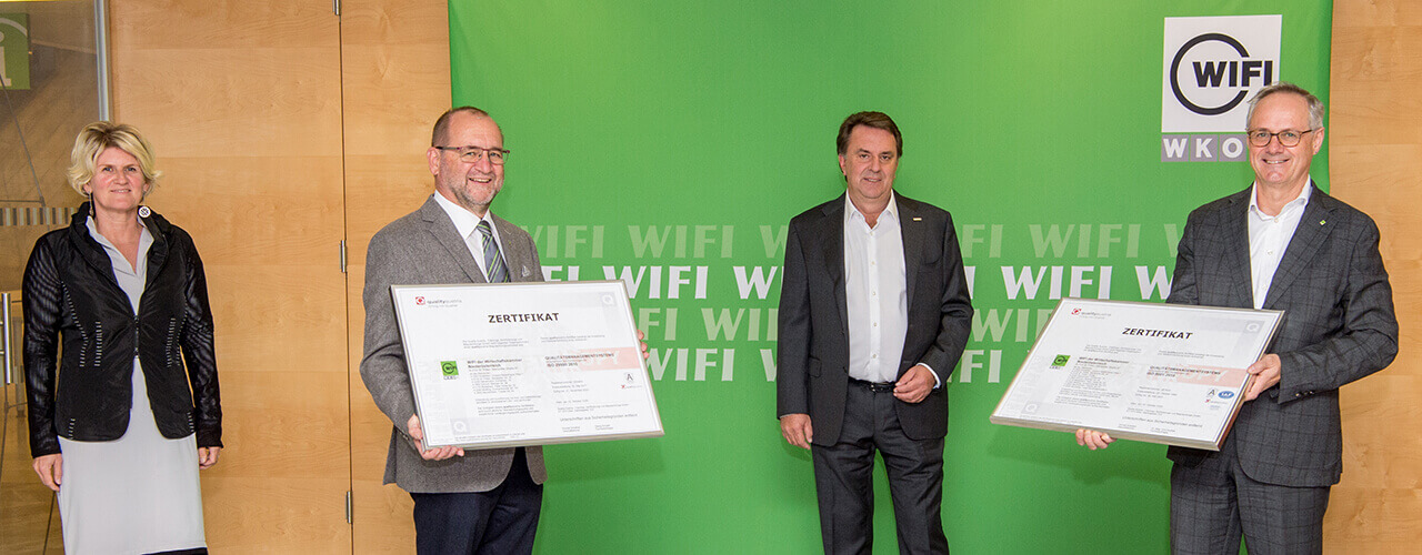 V.l.: WKNÖ-Direktor-Stv. Alexandra Höfer, WIFI-Kurator Gottfried Wieland, WKNÖ-Präsident Wolfgang Ecker und WIFI-Institutsleiter Andreas Hartl. Foto: Tanja Wagner Zertifizierung, Qualitätszertifikat